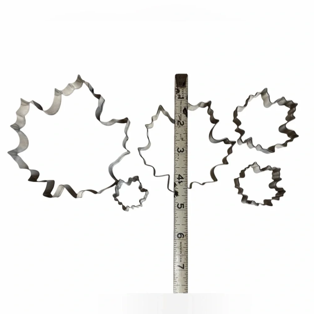 Williams Sonoma Maple Leaf Cookie Cutters Set of 5 in Tin